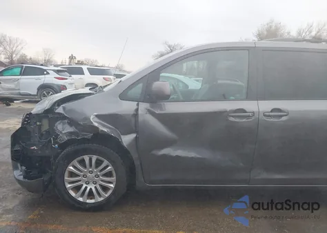 2011 Toyota Sienna Xle V6 z USA, uszkodzony, nr VIN 5TDYK3DC6BS021969